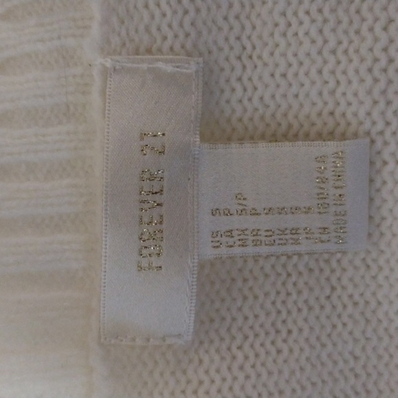 FOREVER 21 Cute Penguin Holiday Sweater size small - Picture 4 of 13